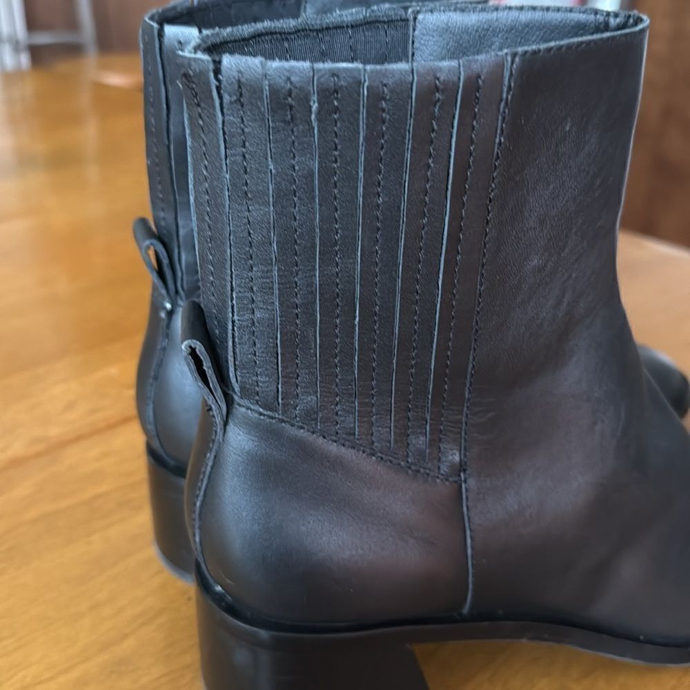 Dolce Vita boots - Picture 3 of 7